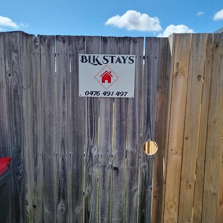 Blk Stays Guest House Deluxe Units Morayfield Bagian luar foto