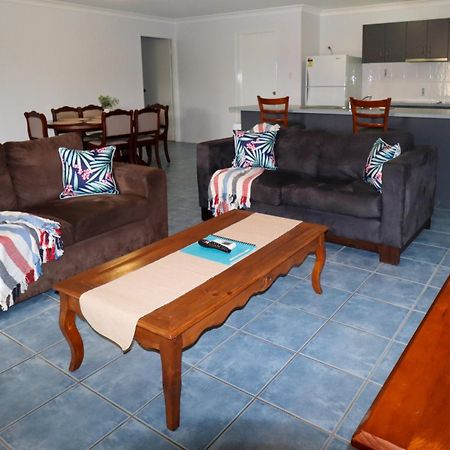 Blk Stays Guest House Deluxe Units Morayfield Ruang foto