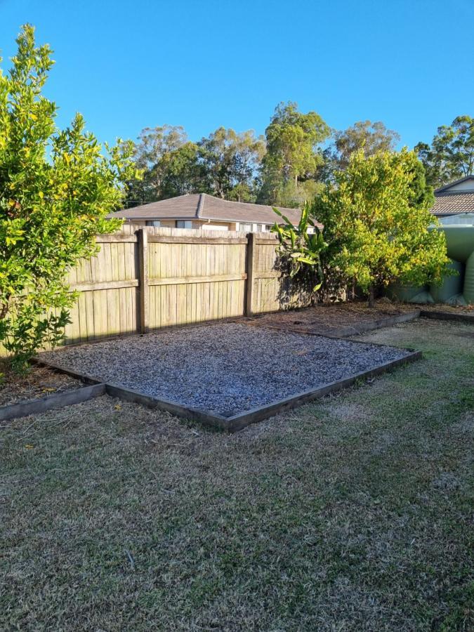 Blk Stays Guest House Deluxe Units Morayfield Bagian luar foto
